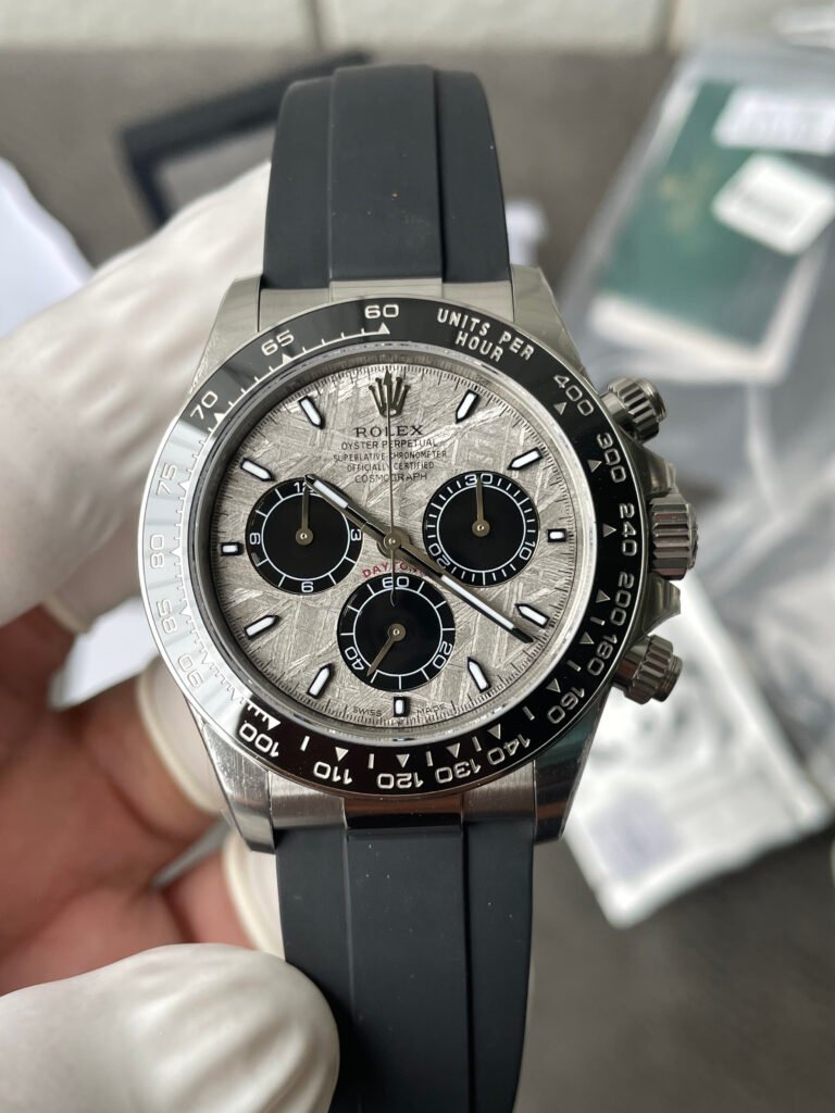A Six-View Look at a Meteorite-Pattern Daytona-Style Watch